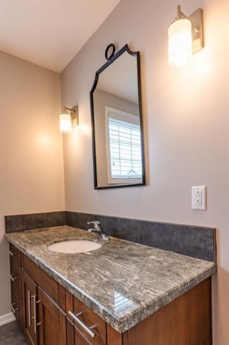 651 Greene Close, Drumheller, AB - Indoor Photo Showing Bathroom