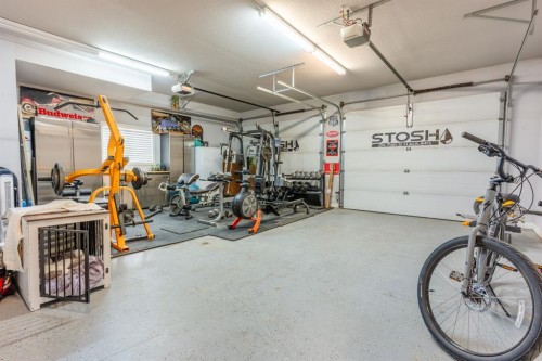 651 Greene Close, Drumheller, AB - Indoor Photo Showing Garage