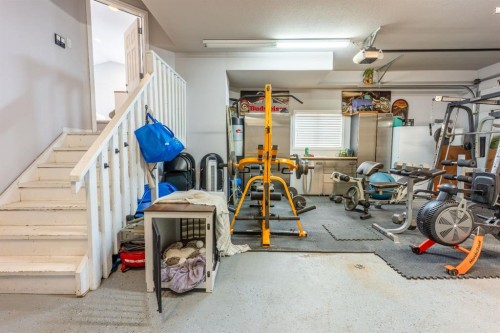 651 Greene Close, Drumheller, AB - Indoor Photo Showing Garage