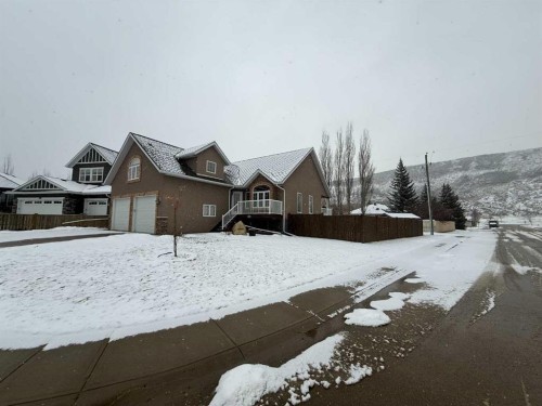 651 Greene Close, Drumheller, AB - Outdoor