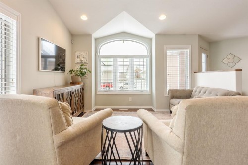 651 Greene Close, Drumheller, AB - Indoor Photo Showing Living Room