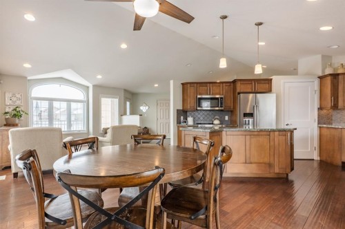 651 Greene Close, Drumheller, AB - Indoor Photo Showing Dining Room