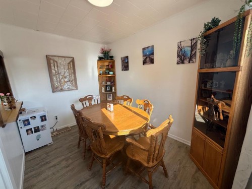97 Villa Street, Drumheller, AB - Indoor Photo Showing Dining Room
