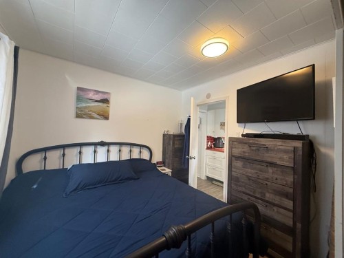 97 Villa Street, Drumheller, AB - Indoor Photo Showing Bedroom