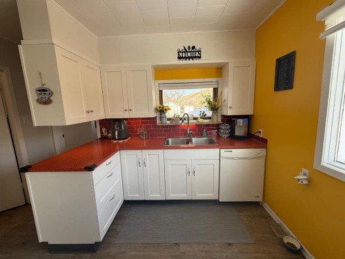 97 Villa Street, Drumheller, AB - Indoor Photo Showing Kitchen With Double Sink