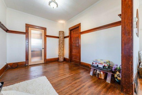 618 5 Street East, Drumheller, AB - Indoor Photo Showing Other Room