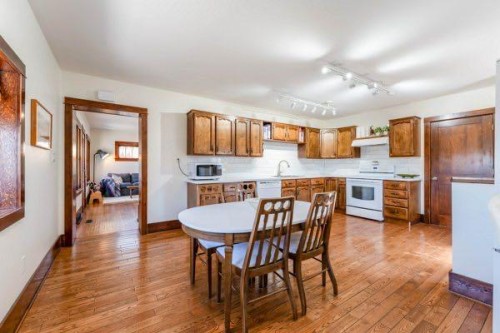 618 5 Street East, Drumheller, AB - Indoor Photo Showing Kitchen