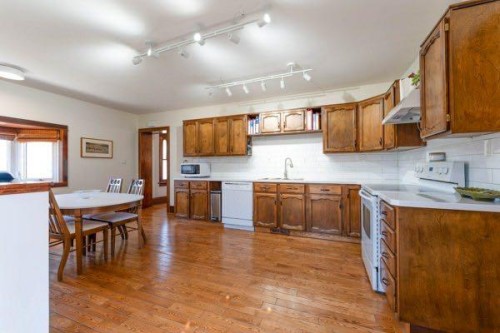 618 5 Street East, Drumheller, AB - Indoor Photo Showing Kitchen