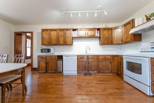 618 5 Street East, Drumheller, AB - Indoor Photo Showing Kitchen