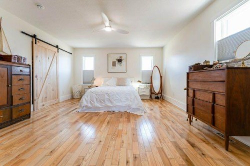 618 5 Street East, Drumheller, AB - Indoor Photo Showing Bedroom