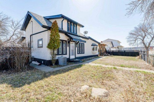 618 5 Street East, Drumheller, AB - Outdoor
