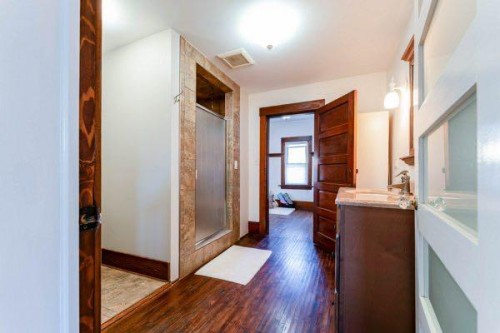 618 5 Street East, Drumheller, AB - Indoor Photo Showing Bathroom