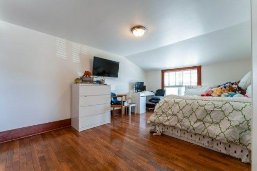 618 5 Street East, Drumheller, AB - Indoor Photo Showing Bedroom
