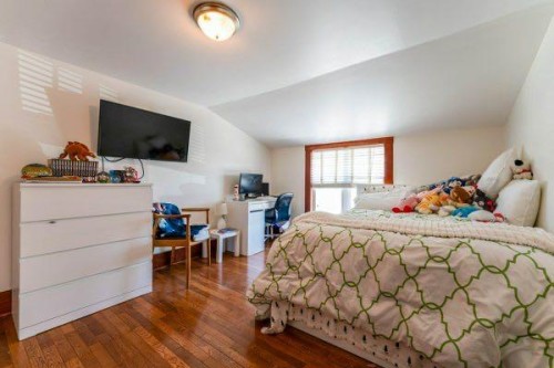 618 5 Street East, Drumheller, AB - Indoor Photo Showing Bedroom