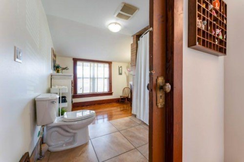 618 5 Street East, Drumheller, AB - Indoor Photo Showing Bathroom