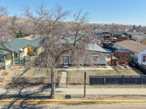 618 5 Street East, Drumheller, AB - Outdoor