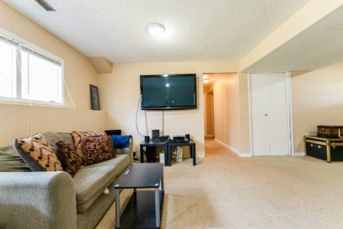 25 Park Place, Drumheller, AB - Indoor Photo Showing Living Room