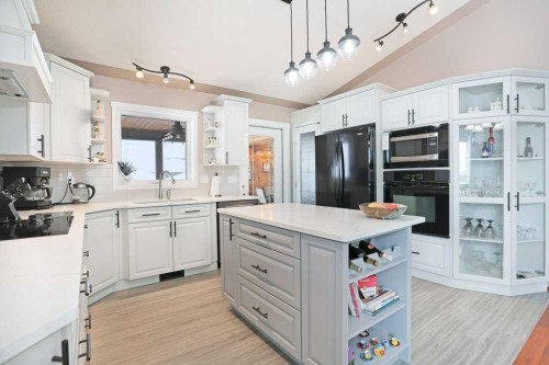 75 Upland, Brooks, AB - Indoor Photo Showing Kitchen