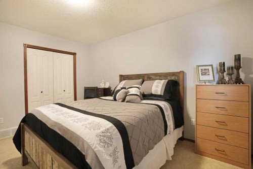 75 Upland, Brooks, AB - Indoor Photo Showing Bedroom