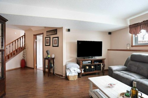 75 Upland, Brooks, AB - Indoor