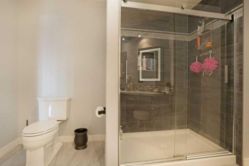 75 Upland, Brooks, AB - Indoor Photo Showing Bathroom