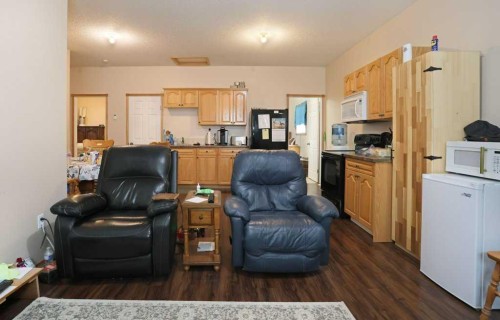 75 Upland, Brooks, AB - Indoor