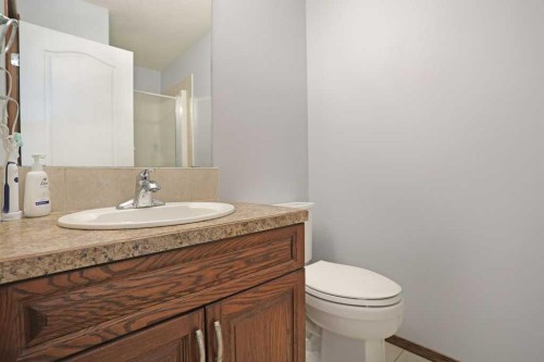 75 Upland, Brooks, AB - Indoor Photo Showing Bathroom