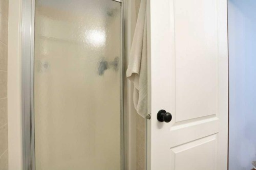 75 Upland, Brooks, AB - Indoor Photo Showing Bathroom