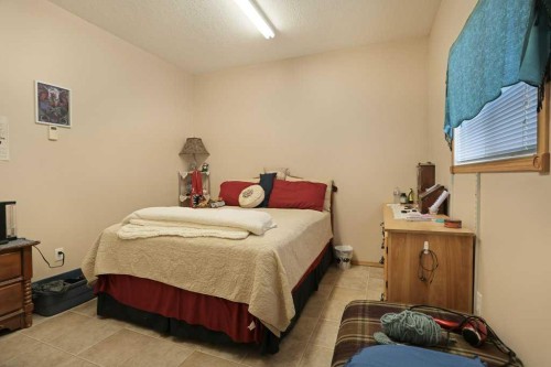 75 Upland, Brooks, AB - Indoor Photo Showing Bedroom
