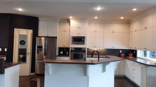 2070 Newcastle Trail, Drumheller, AB - Indoor Photo Showing Kitchen With Upgraded Kitchen