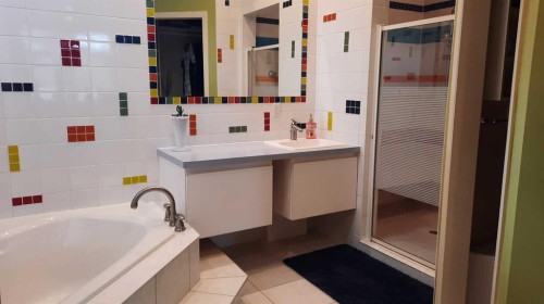 2070 Newcastle Trail, Drumheller, AB - Indoor Photo Showing Bathroom