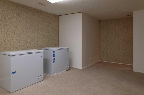 283 Abinger Crescent Ne, Calgary, AB - Indoor Photo Showing Other Room