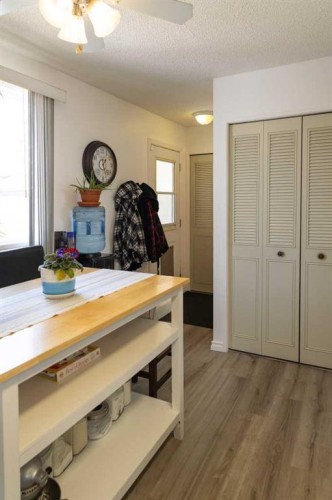 283 Abinger Crescent Ne, Calgary, AB - Indoor Photo Showing Other Room