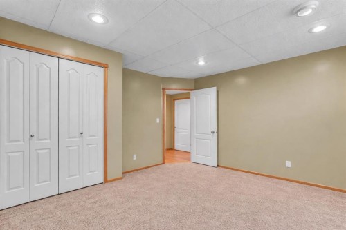 99 Greystone Close, Brooks, AB - Indoor Photo Showing Other Room