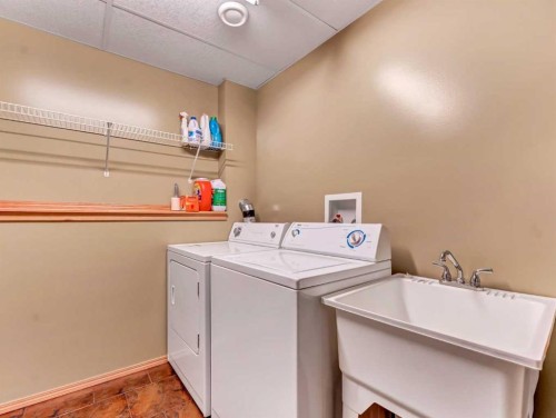99 Greystone Close, Brooks, AB - Indoor Photo Showing Laundry Room