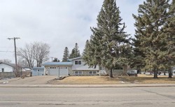 71 Fairview Avenue EASTBrooks, AB T1R 0N5
