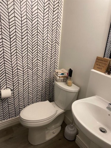 131 Bridlewood View Sw, Calgary, AB - Indoor Photo Showing Bathroom