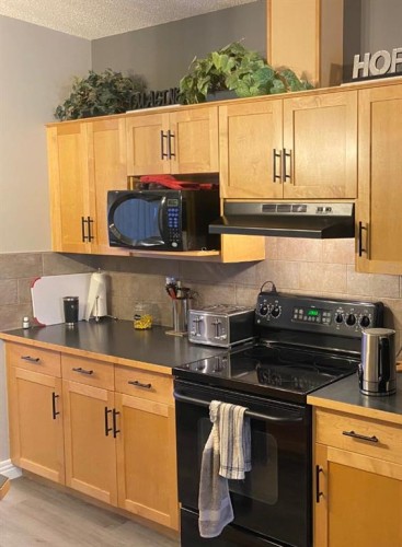 131 Bridlewood View Sw, Calgary, AB - Indoor Photo Showing Kitchen