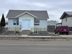 413 2 Avenue WESTHanna, AB T0J 1P0