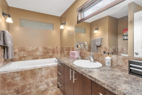 5221 Westridge Drive, Blackfalds, AB - Indoor Photo Showing Bathroom