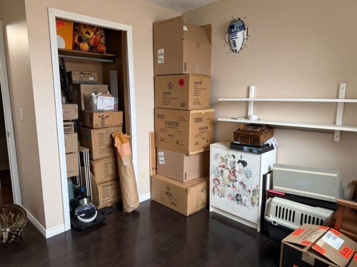 706 2 Street Se, Drumheller, AB - Indoor