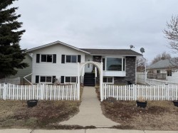 706 2 Street SE Drumheller, AB T0J 0Y6