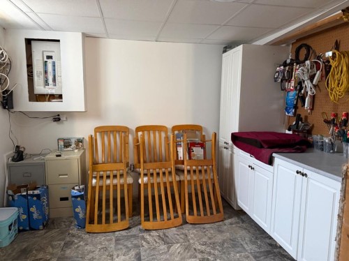 706 2 Street Se, Drumheller, AB - Indoor Photo Showing Other Room