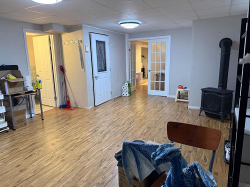 706 2 Street Se, Drumheller, AB - Indoor