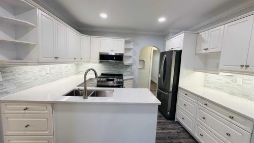 217 3 Street West, Munson, AB - Indoor Photo Showing Kitchen With Double Sink With Upgraded Kitchen
