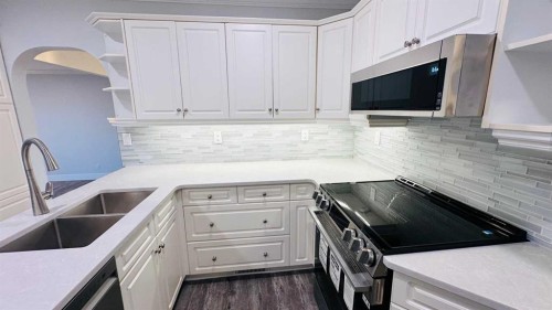 217 3 Street West, Munson, AB - Indoor Photo Showing Kitchen With Double Sink With Upgraded Kitchen