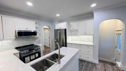 217 3 Street West, Munson, AB - Indoor Photo Showing Kitchen With Double Sink