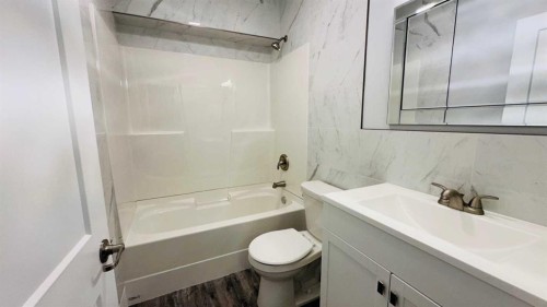 217 3 Street West, Munson, AB - Indoor Photo Showing Bathroom