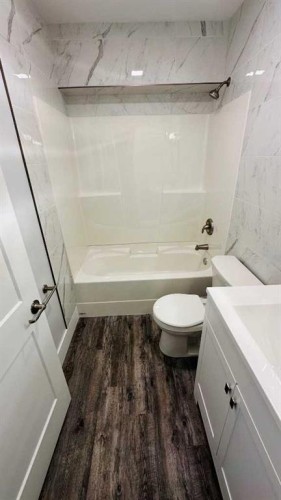 217 3 Street West, Munson, AB - Indoor Photo Showing Bathroom