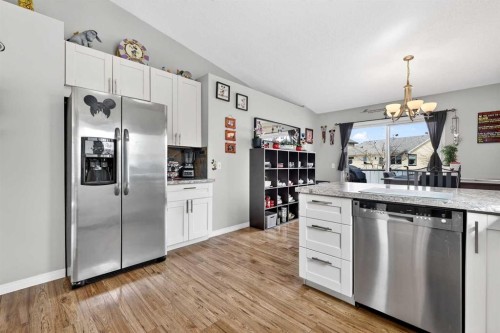 76 Crystalridge Crescent, Okotoks, AB - Indoor Photo Showing Kitchen